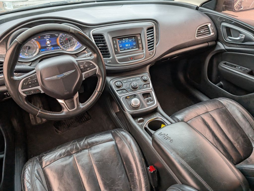 2015 Chrysler 200 Image 8