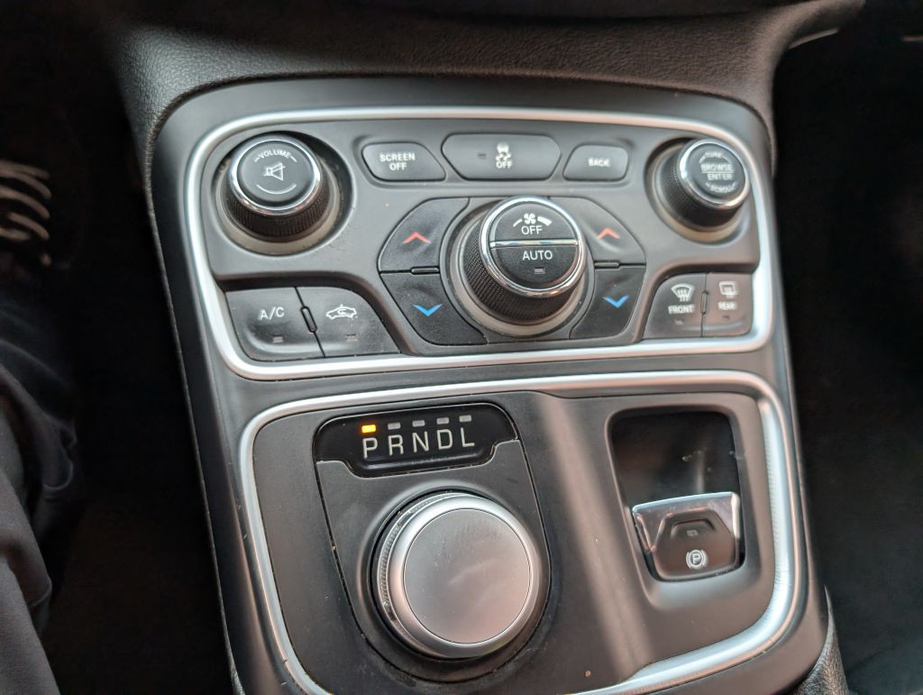 2015 Chrysler 200 Image 13