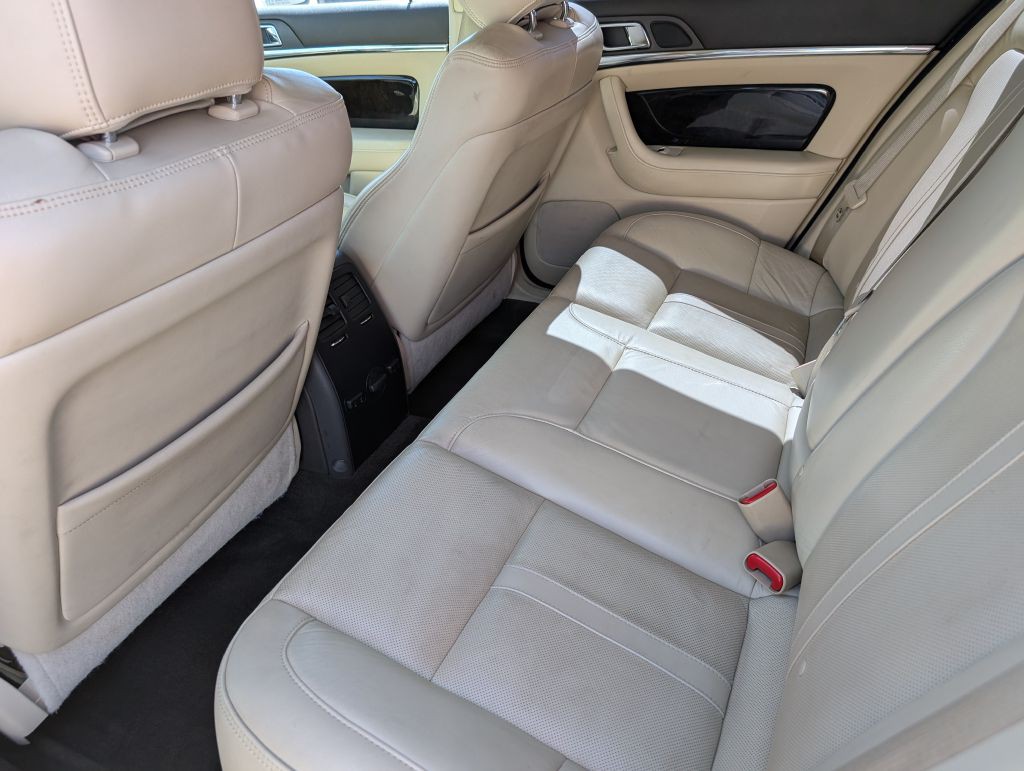 2013 Lincoln MKS Image 11