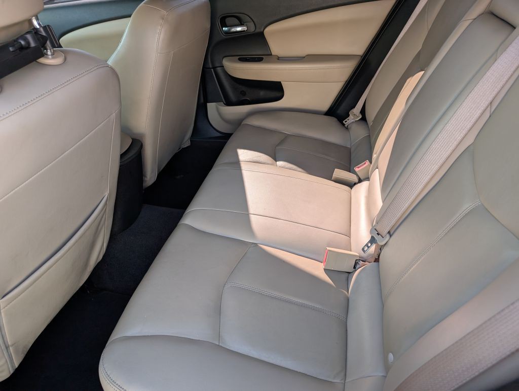 2011 Dodge Avenger Image 12