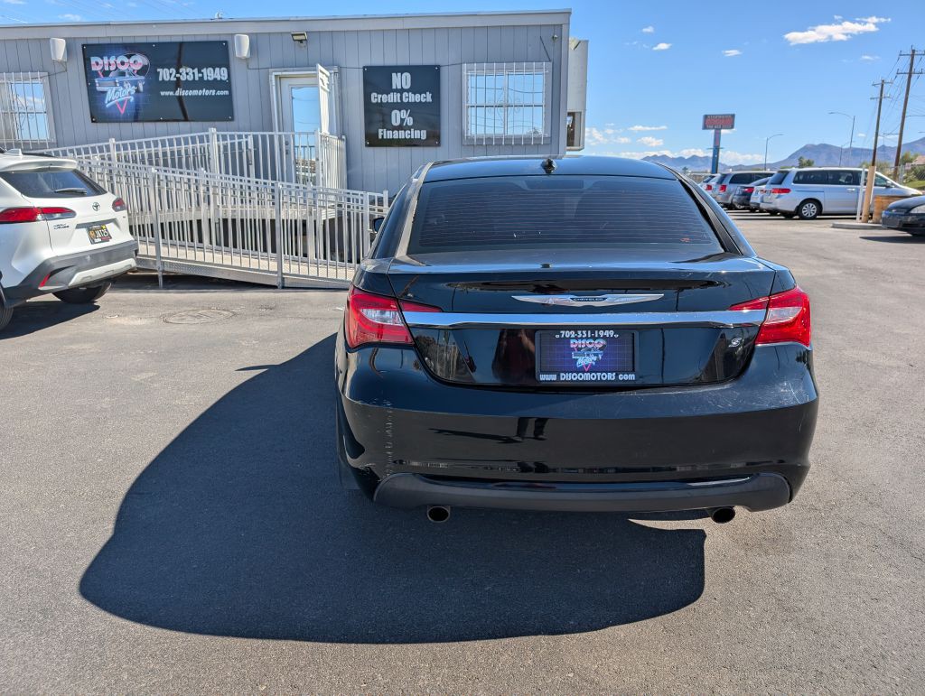 2012 Chrysler 200 Image 2