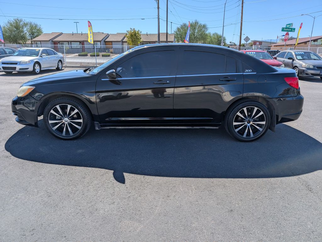2012 Chrysler 200 Image 3