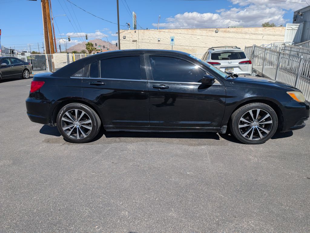 2012 Chrysler 200 Image 5