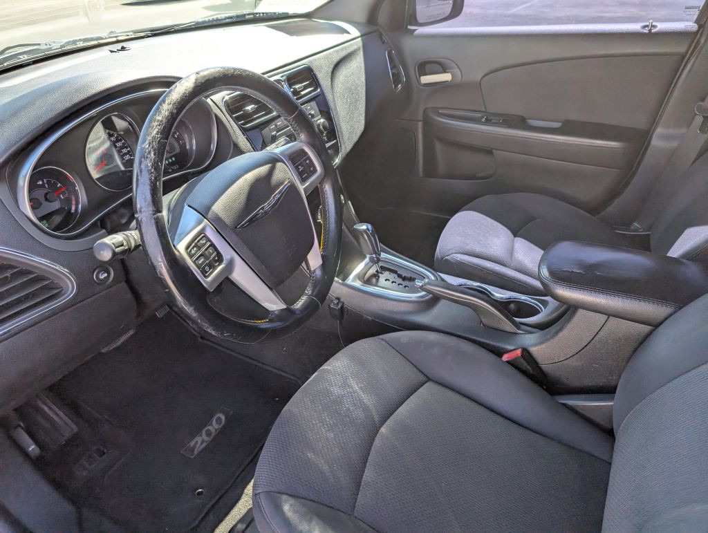 2012 Chrysler 200 Image 7