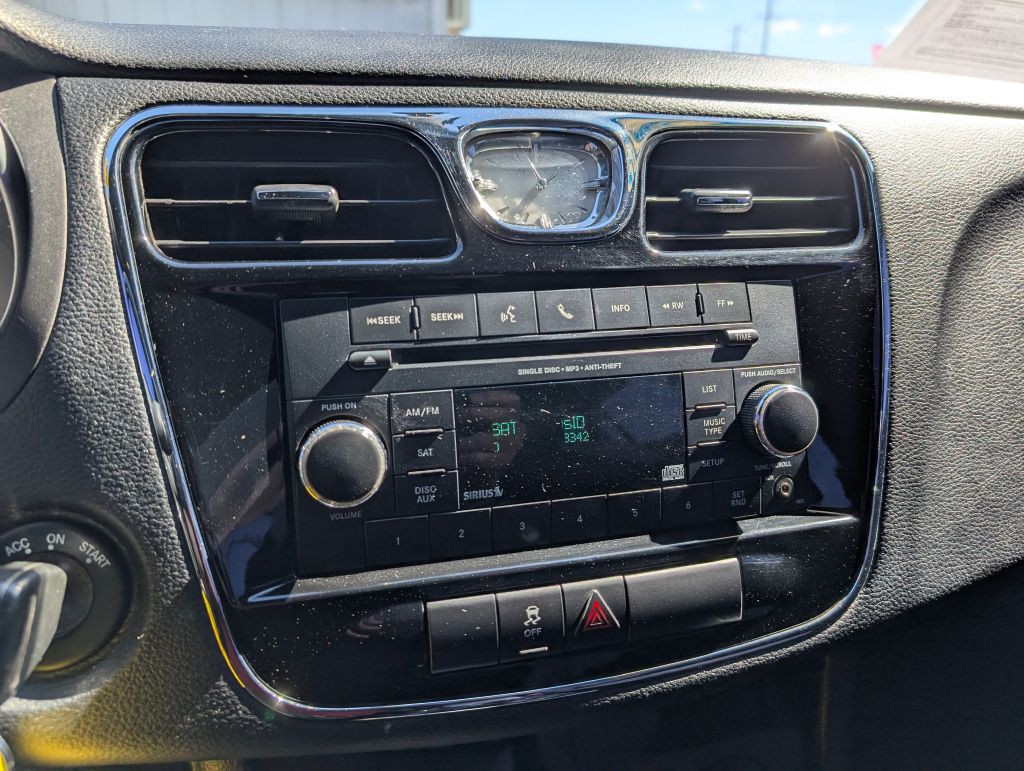 2012 Chrysler 200 Image 10