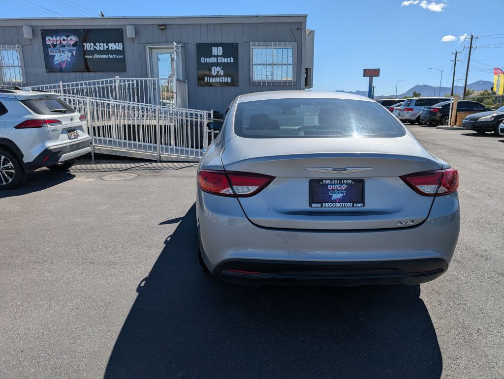 2015 Chrysler 200 Image 2