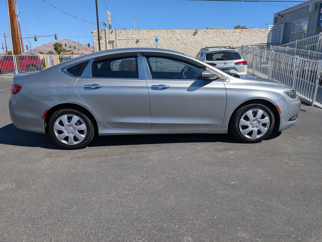2015 Chrysler 200 Image 3