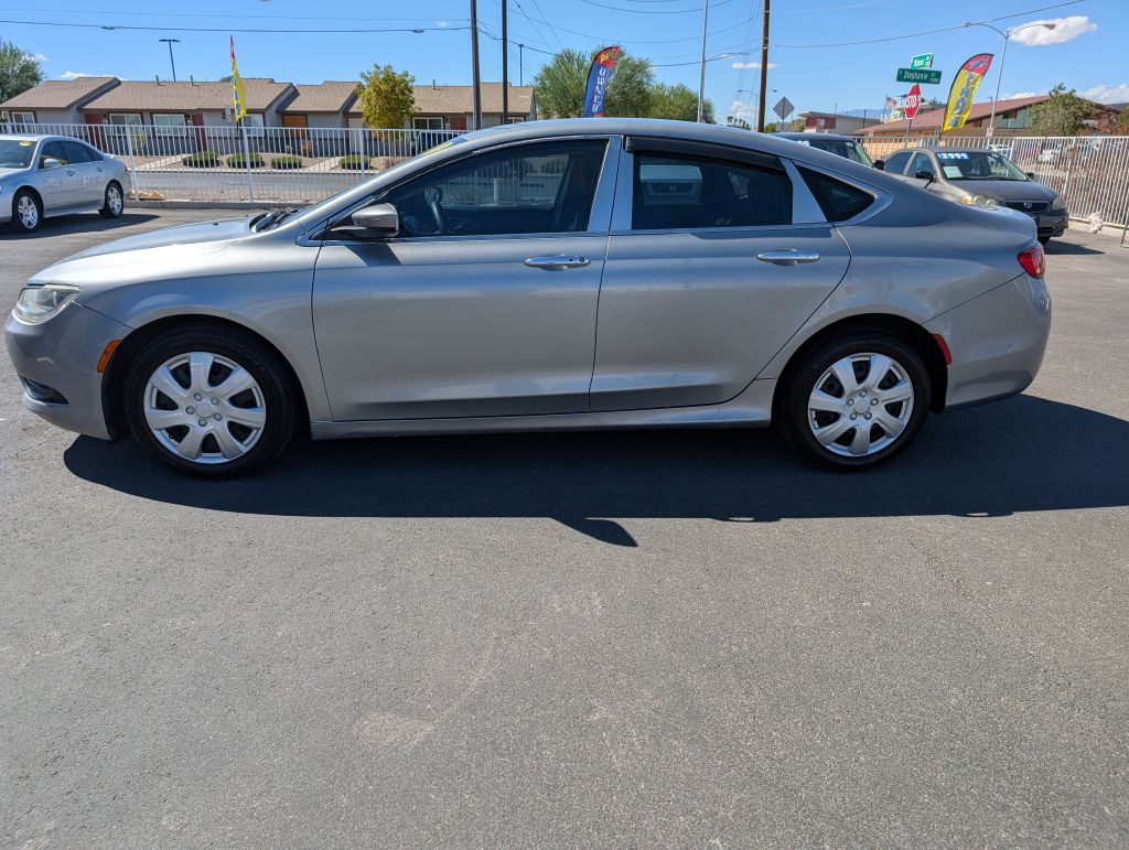 2015 Chrysler 200 Image 4