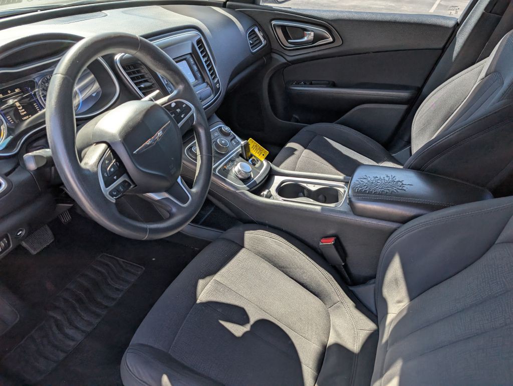 2015 Chrysler 200 Image 7