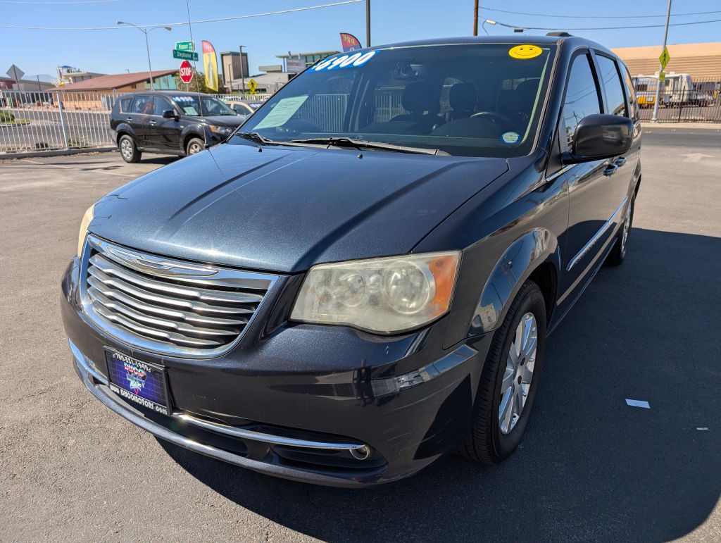 2014 Chrysler Town & Country Image 6