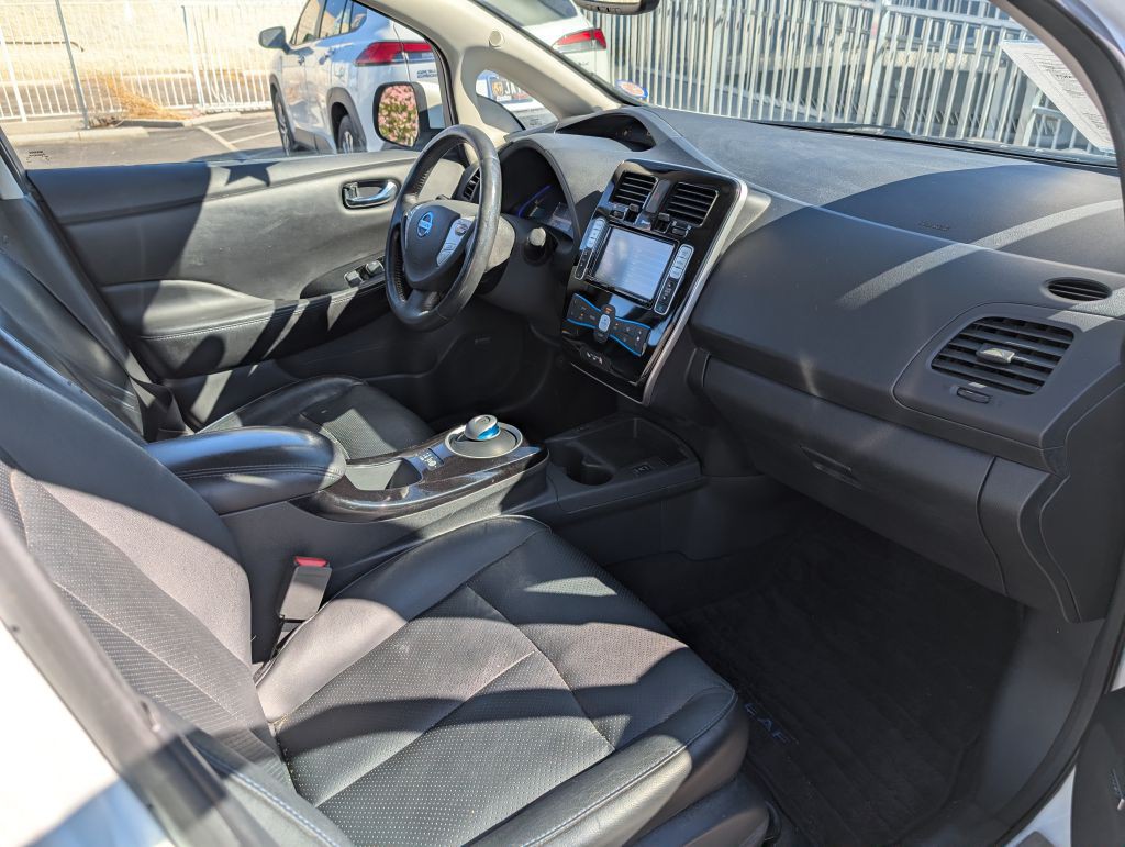 2014 Nissan Leaf Image 10