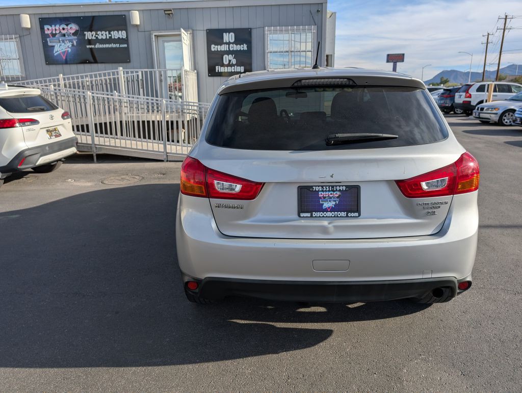 2015 Mitsubishi Outlander Image 2