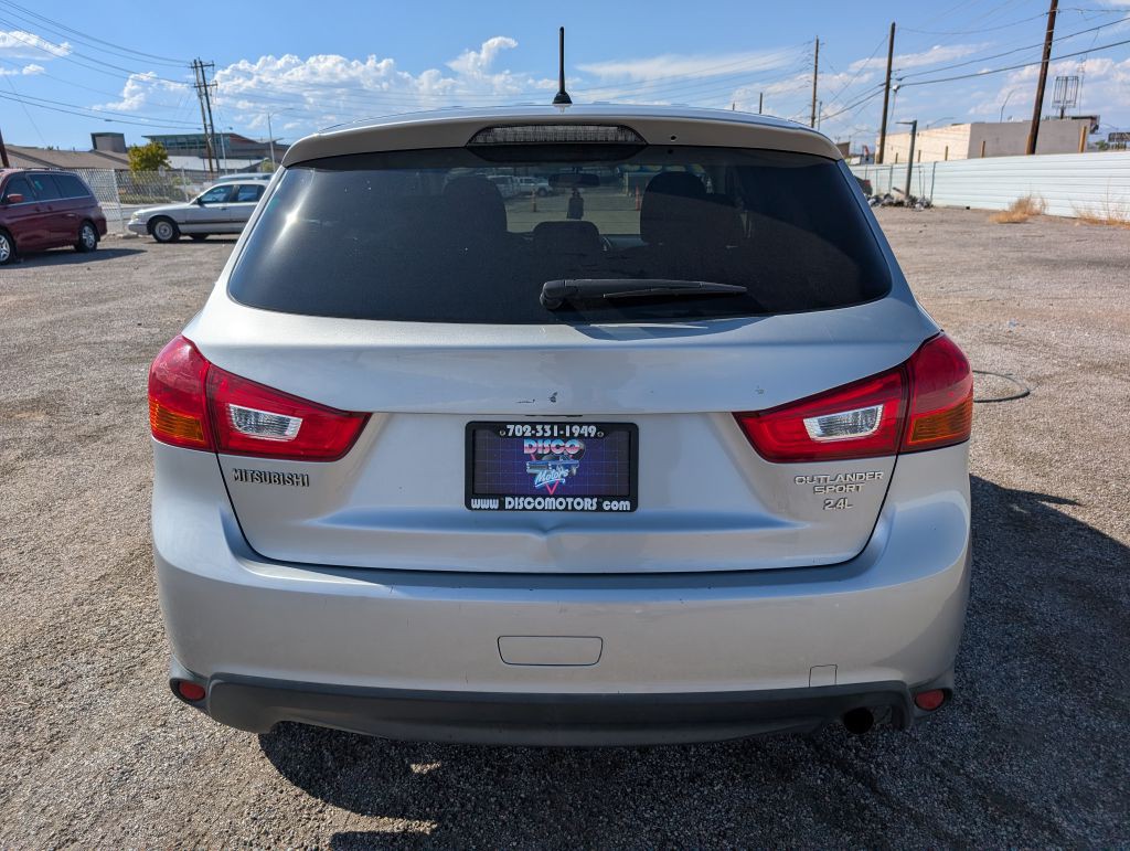 2015 Mitsubishi Outlander Image 2