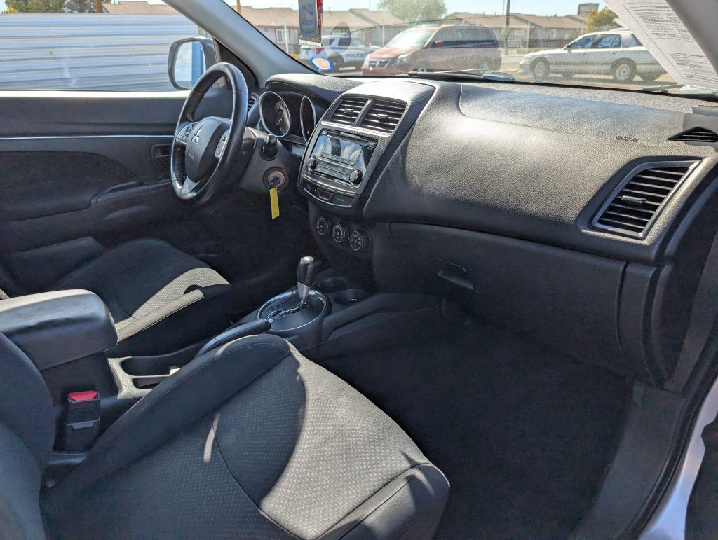 2015 Mitsubishi Outlander Image 9