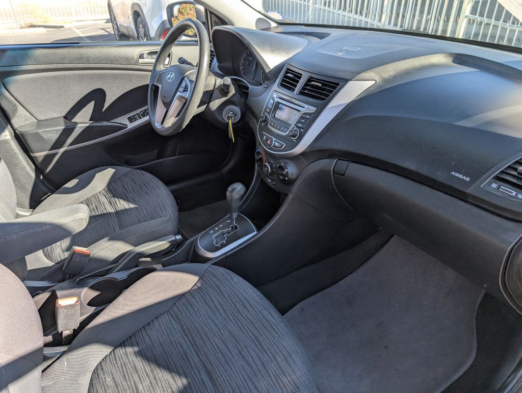2016 Hyundai Accent Image 9