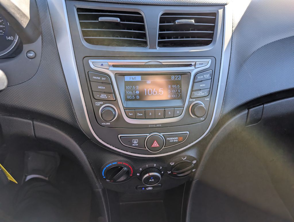 2016 Hyundai Accent Image 10