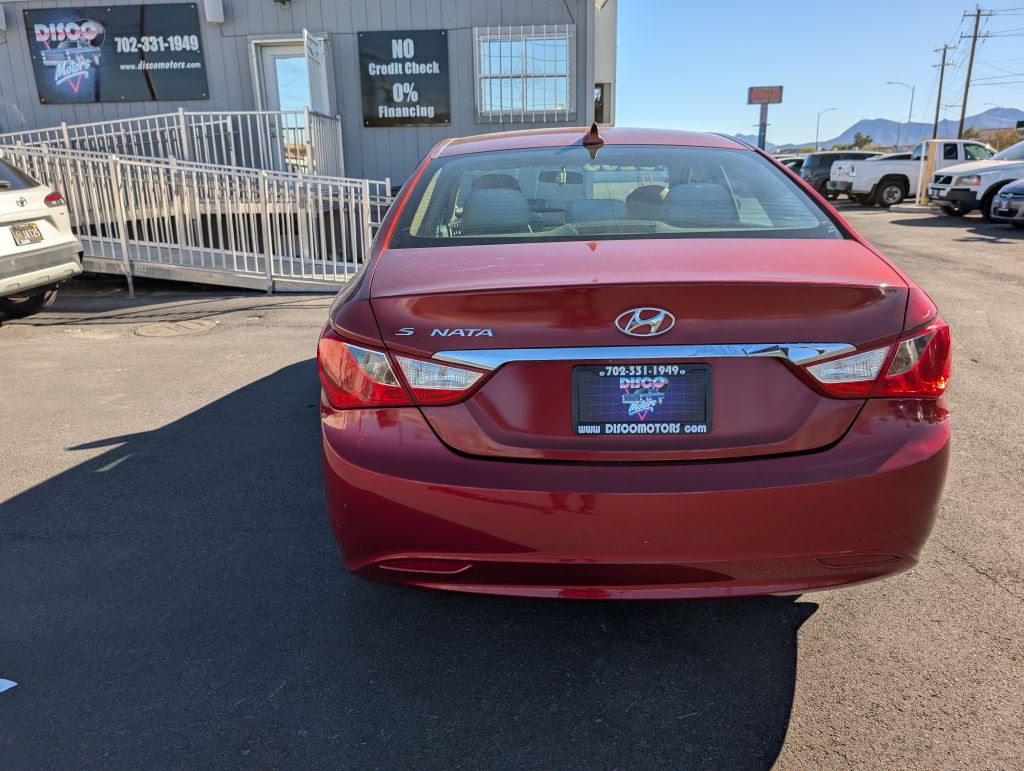 2011 Hyundai Sonata Image 2