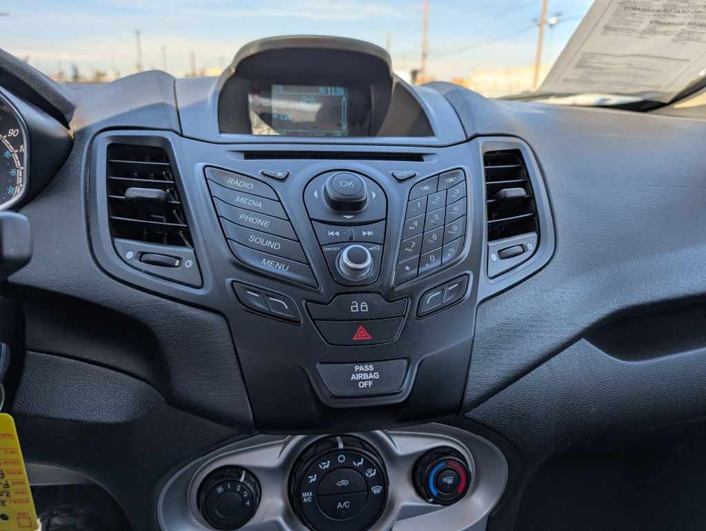 2015 Ford Fiesta Image 9