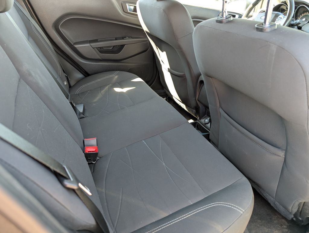 2015 Ford Fiesta Image 12