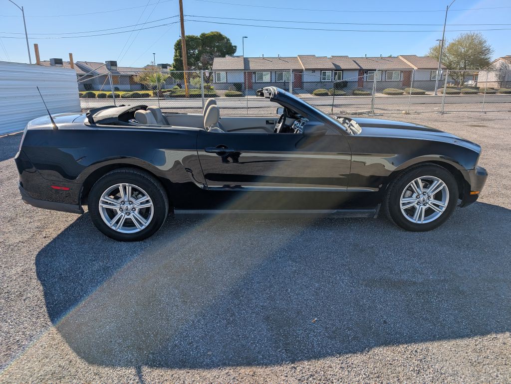 2010 Ford Mustang Image 4