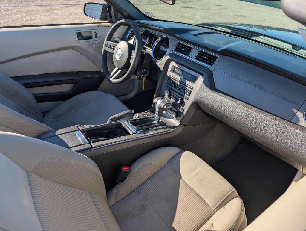 2010 Ford Mustang Image 7