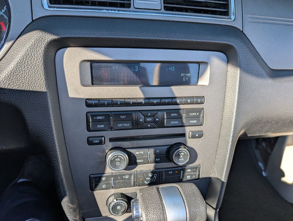 2010 Ford Mustang Image 10