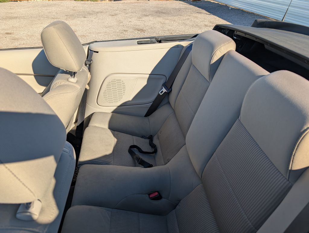 2010 Ford Mustang Image 12