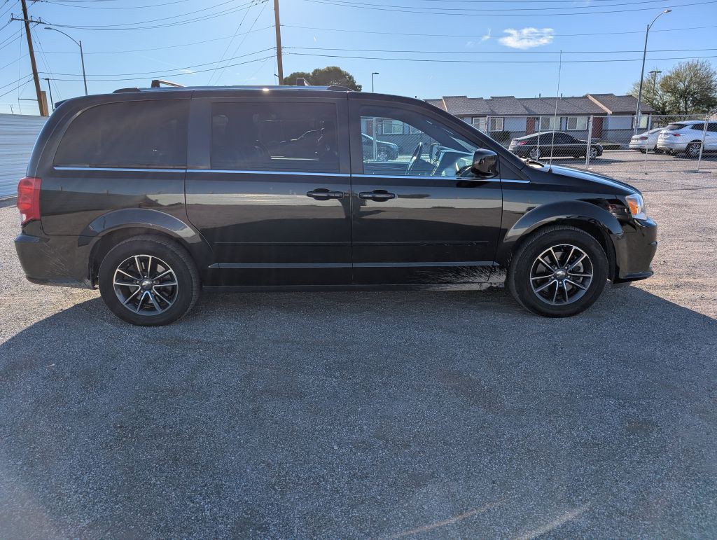 2017 Dodge Grand Caravan Image 4