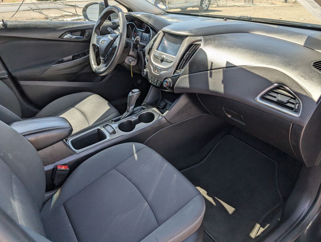 2017 Chevrolet Cruze Image 8