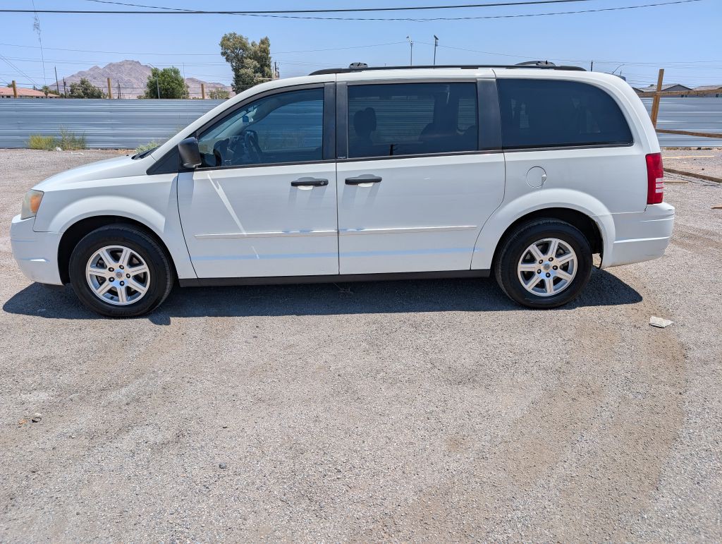 2008 Chrysler Town & Country Image 3