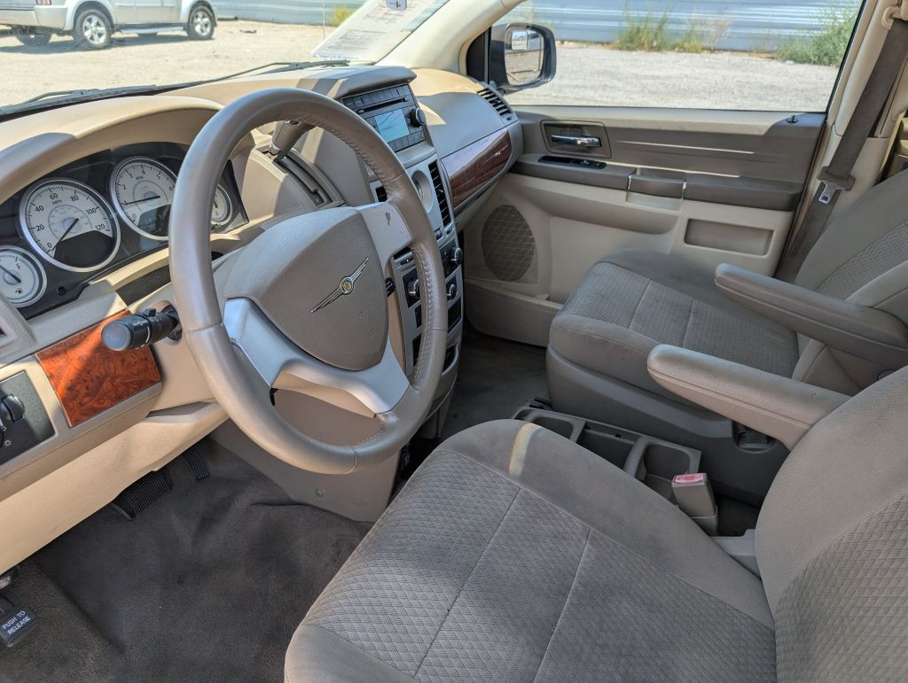 2008 Chrysler Town & Country Image 7