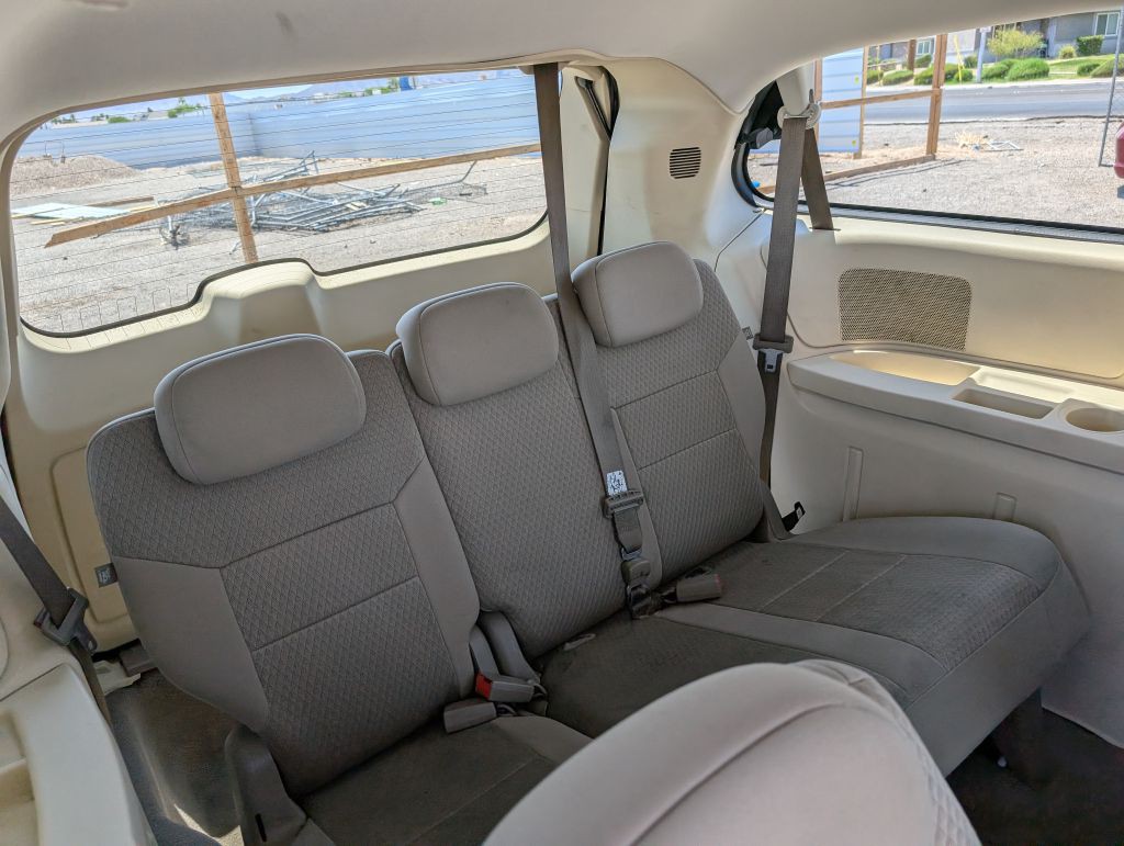 2008 Chrysler Town & Country Image 9