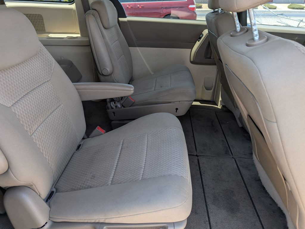 2008 Chrysler Town & Country Image 12