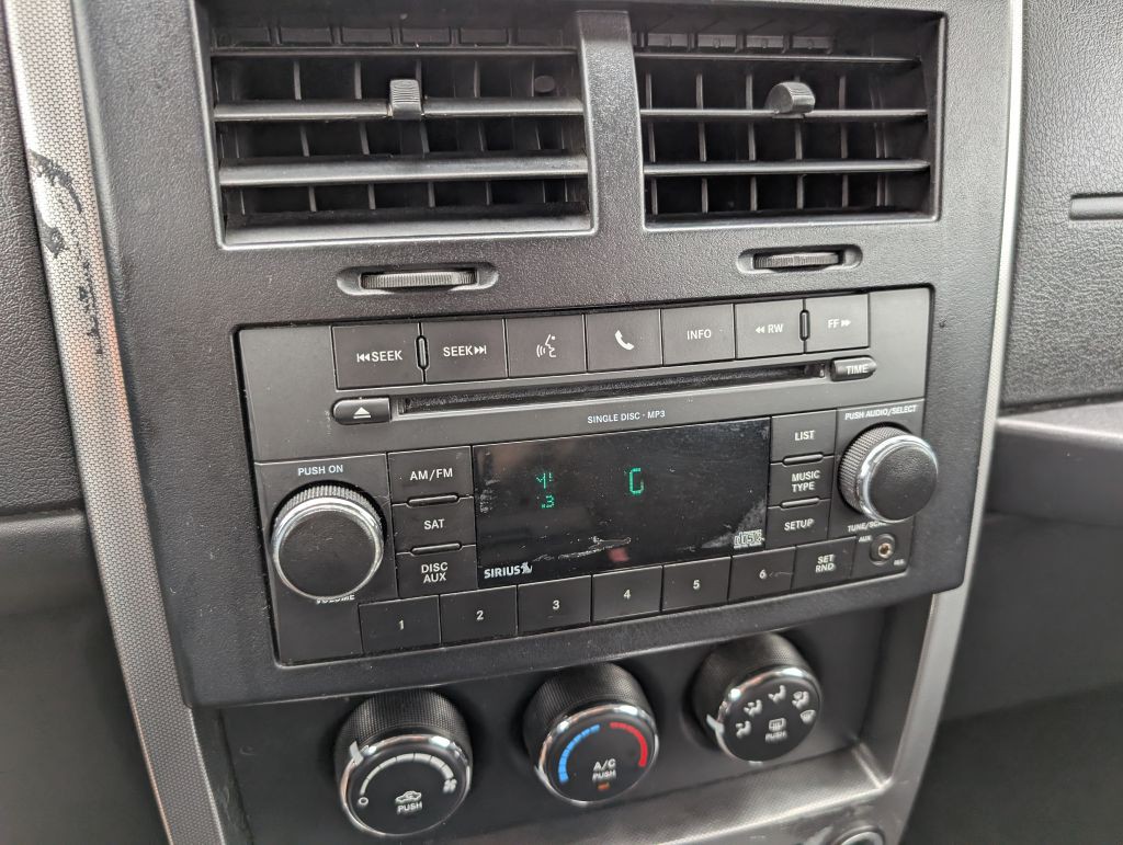 2011 Jeep Liberty Image 9