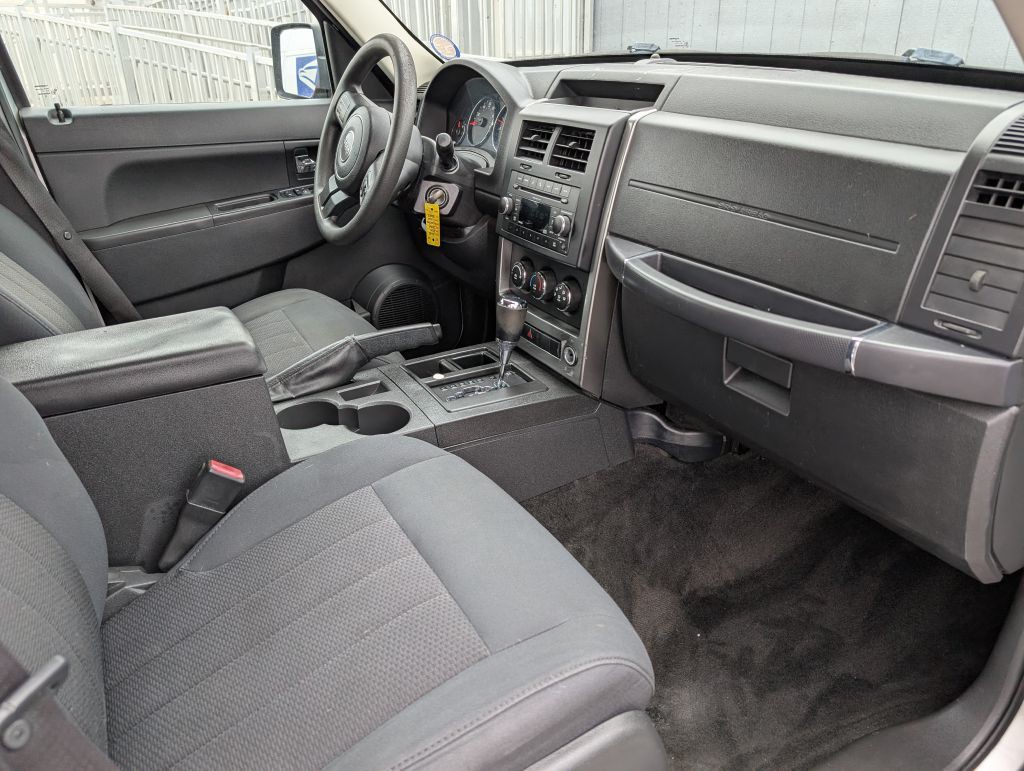 2011 Jeep Liberty Image 11