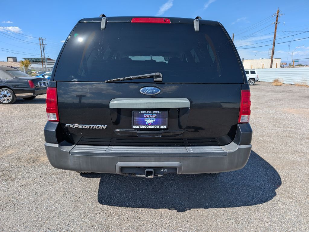 2005 Ford Expedition Image 2