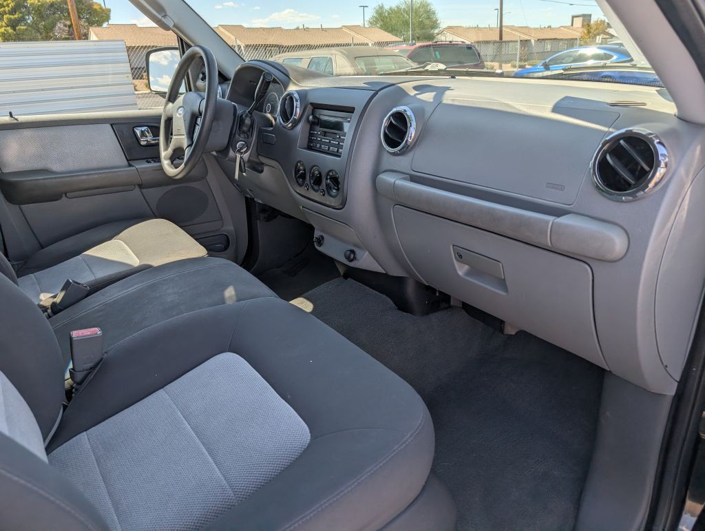 2005 Ford Expedition Image 8
