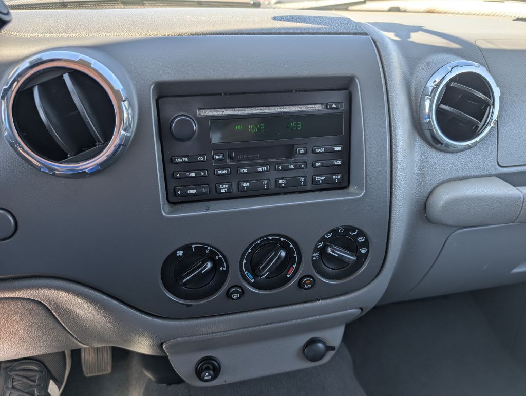 2005 Ford Expedition Image 10