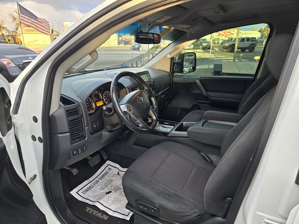 2013 Nissan Titan Image 7
