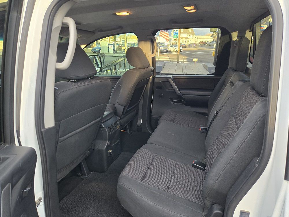 2013 Nissan Titan Image 8