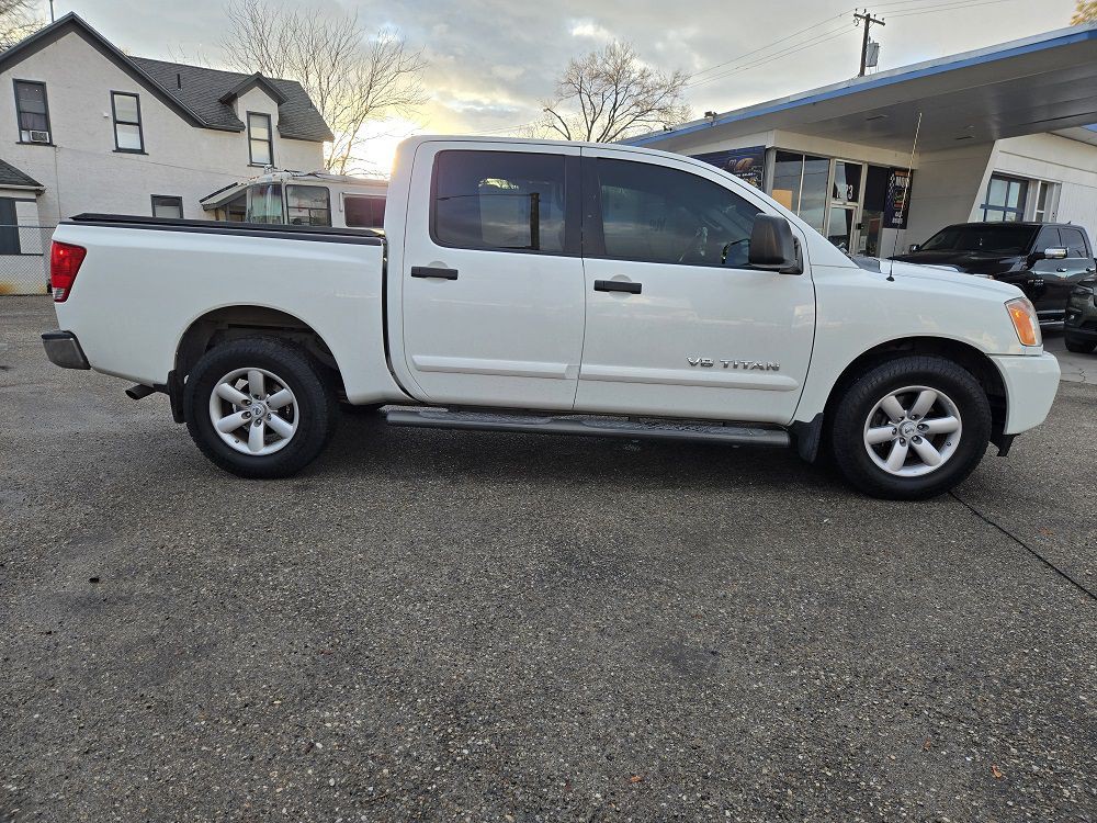 2013 Nissan Titan Image 10