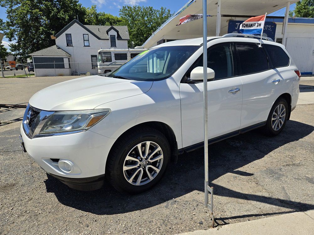 2014 Nissan Pathfinder Image 2
