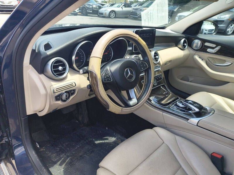 2015 Mercedes-Benz C-Class Image 10