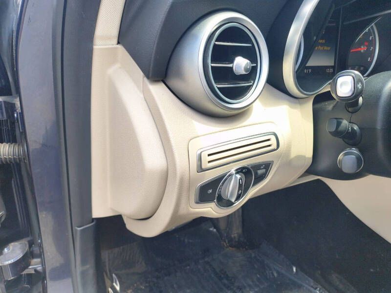 2015 Mercedes-Benz C-Class Image 14
