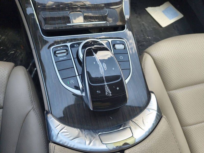 2015 Mercedes-Benz C-Class Image 17