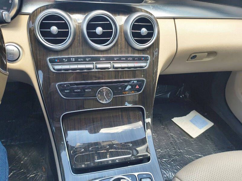 2015 Mercedes-Benz C-Class Image 18