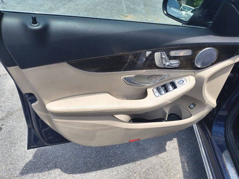 2015 Mercedes-Benz C-Class Image 22