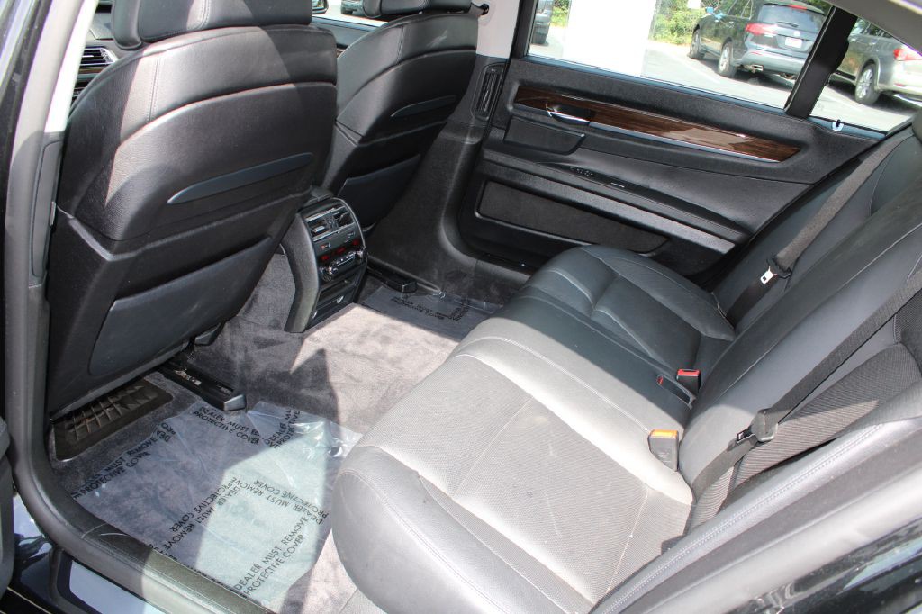 2011 BMW 7 Series Image 8