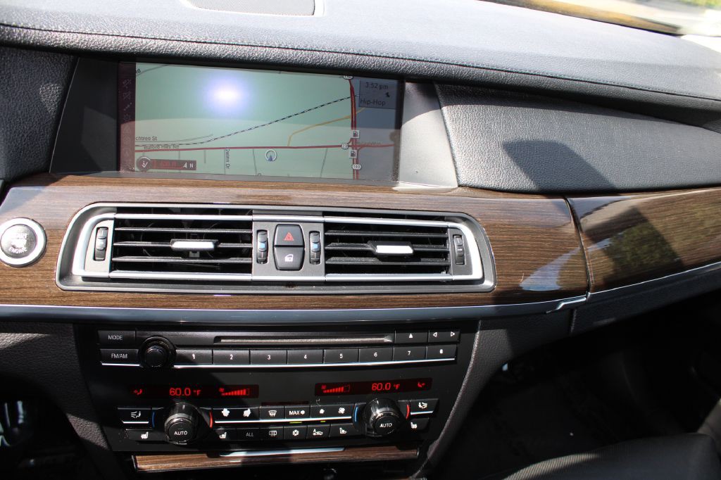 2011 BMW 7 Series Image 15