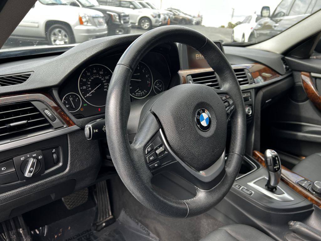 2014 BMW 3 Series Image 10